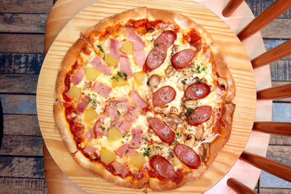 JEM Food Trail: LENAS' Hawaiian pizza