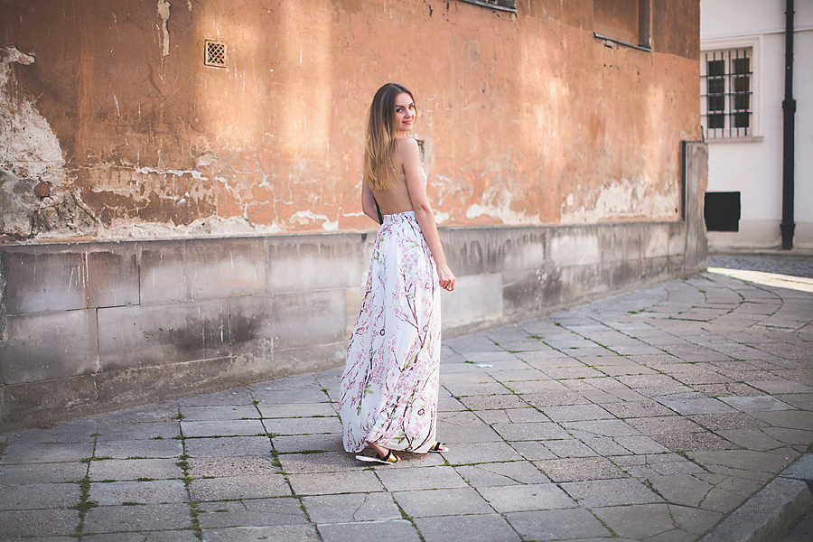 inspiration-backless-maxi-dress-outfit-floral-print-how-to-wear