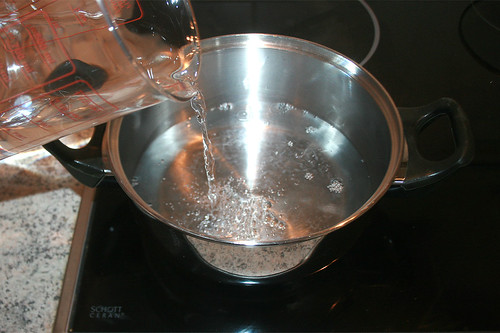 45 - Wasser für Reis aufsetzen / Bring water for rice to boil