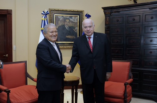 Secretario General de la OEA visitó al Presidente de El Salvador