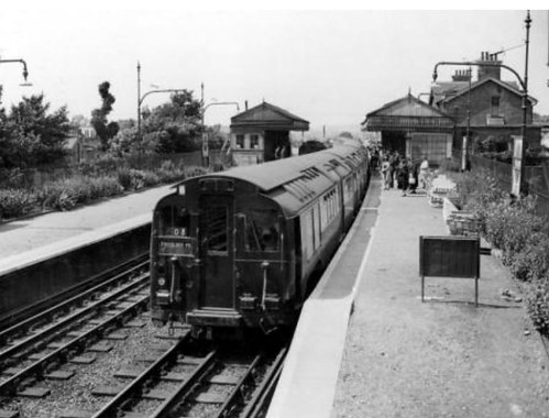 1931-standard stock tube train, South Harrow station