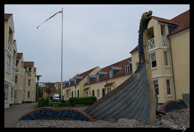 Monumento barco vikingo