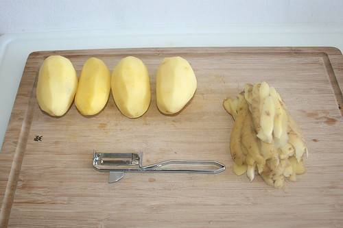50 - Kartoffeln schälen / Peel potatoes