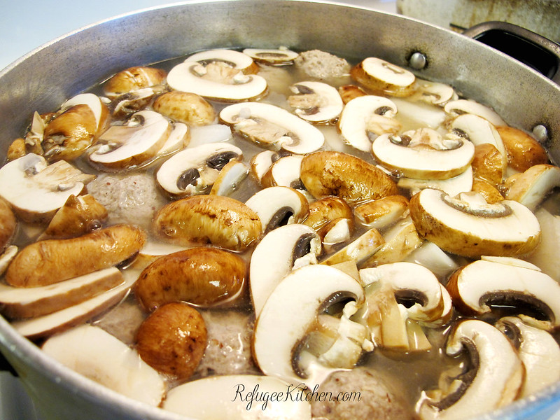 Sgnor Chai-Tau - Cambodian Daikon and Meatball Soup