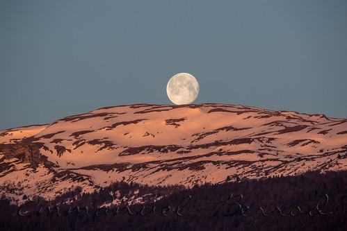 paysages landscapes lune moon pleinelune fullmoon coucherdelune moonset leverdesoleil sunrise montagne mountain jura neige snow gex auvergnerhônealpes france fr