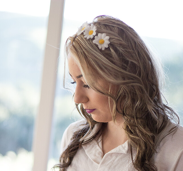 daisy headband, ash blonde hair with highlights, purple lipstick, white polo shirt