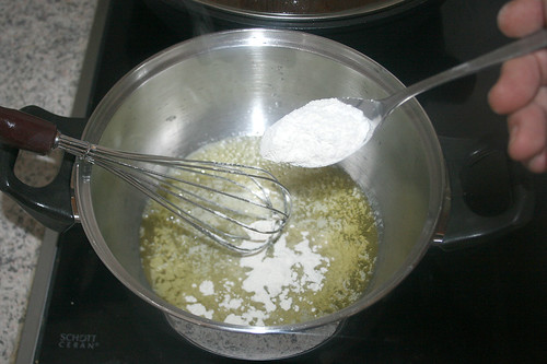 60 - Mehl einrühren / Stir in flour
