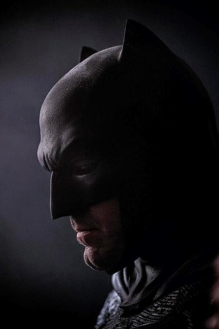 Ben-Affleck-in-Batman-v-Superman-Mask-Comic-Con-2014