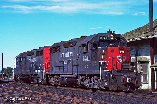 southernpacific sp spsunsetroute sonorandesert sunsetroute arizona willcoxarizona willcox gp35 emd trains railroads