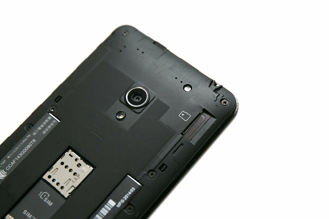[華碩 ZenFone 系列] ASUS ZenFone 5 / 6 評測 (1) 開箱介紹 – 返樸歸真的進化 (更新) @3C 達人廖阿輝