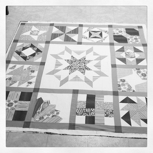 Why not baste a second quilt while its all clean. My Sew Happy Quilt along by Sew Happy Geek and @sewbittersweetdesigns.  Center block is a pattern/qal by @happyquiltingmc