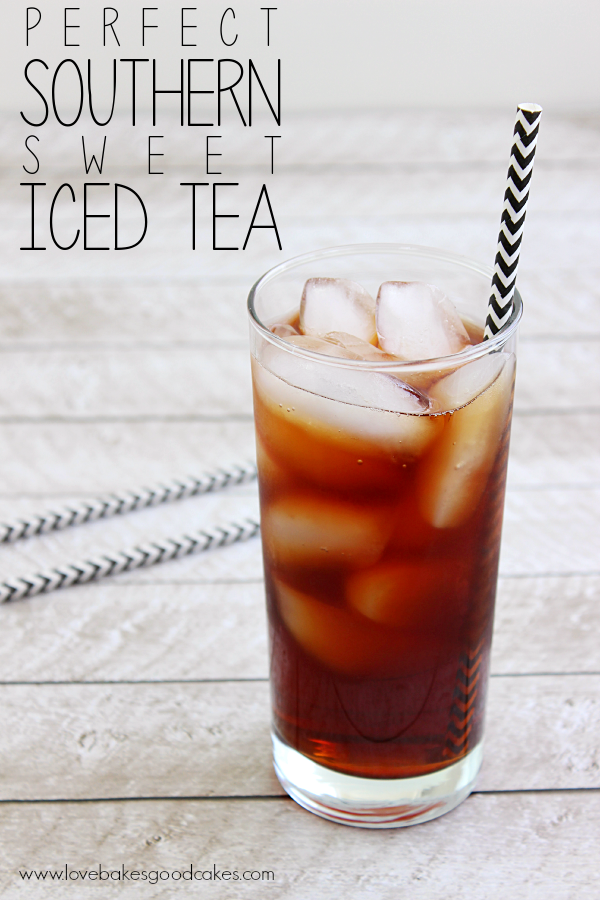 Cool off this Summer with a nice, big glass of this Perfect Southern Sweet Iced Tea!! There's a simple trick to keep it from being bitter! #sweettea #drinks #summer