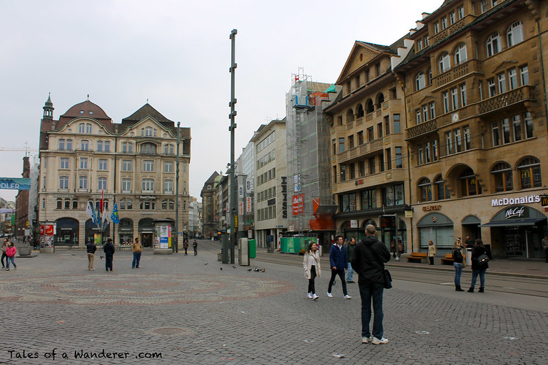 BASEL - Marktplatz - Rathaus