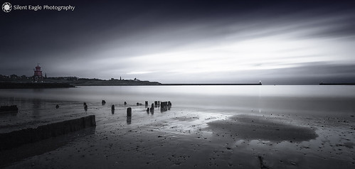bw seascape canon photography lights mar big long exposure colours silent eagle south north calm east filter ii lee l sep usm southshields tyneside f28 ef sunderland stopper rivertyne 1635mm herdgroynelighthouse copyright© silenteaglephotography silenteagle09