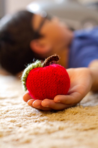 Knit Red Apple2