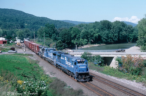 railroad bridge usa ny train river cr wellsburg 6584 gradecrossing wacg40