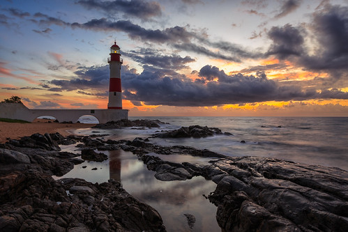 brazil sunrise salvador atlanticcoast atlanticocean farroldaitapuã praiadeitapuã bahia br lighthouse beach canon southamerica
