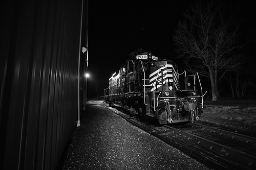 train railroad locomotive virginia canon night nighttime blackandwhite bw 5dmarkii 1740mm wideangle
