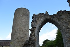 Château de Chalus-Chabrol arch - Photo of Saint-Pierre-de-Frugie