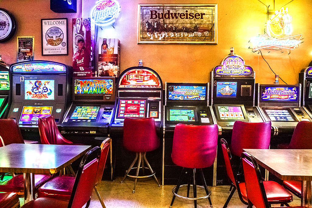 Gambling-machines-in-Stockmans--Wolf-Point
