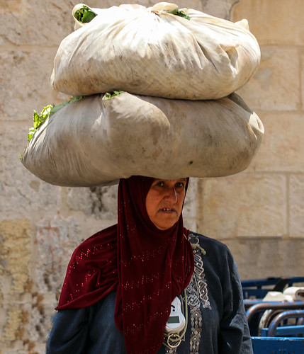 israel jerusalem alquds muslimquarter woman herbs bags peddler veil hijab candid streetphotography