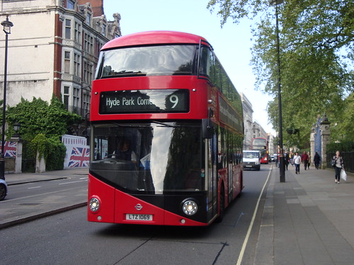 London United LT69 on Route 9, Green Park