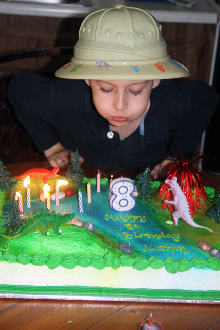 Cake_Blowing-out-candles