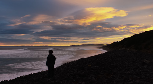 ocean boy newzealand clouds canon rocks waves dusk stones 14mm samyang 60d airdarkness