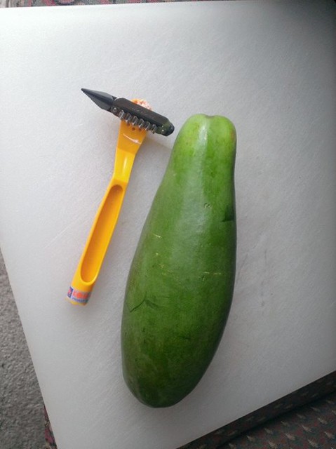 Green papaya, kom kom knife