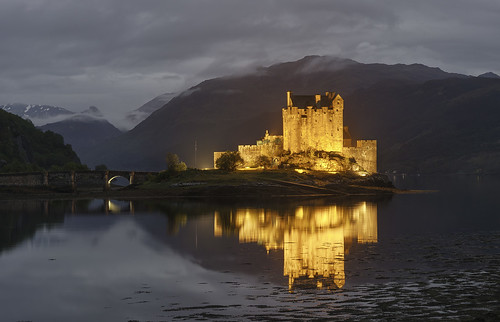 light mist reflection castle scotland nikon d800 dornie kyleoflochalsh thehighlands vividvista