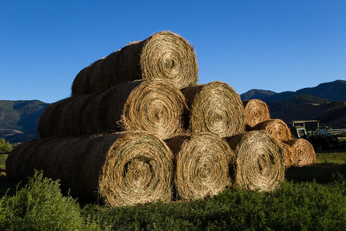 sky mountains nature washington unitedstates farm twisp goldenhour haybales