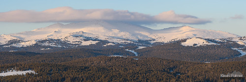bighornmountains wyoming highpark firelookouttower spring april snow snowy evening bighornnationalforest nikond750 nikon180mmf28 telephoto pinetrees clouds panorama panoramic loafmountain cold