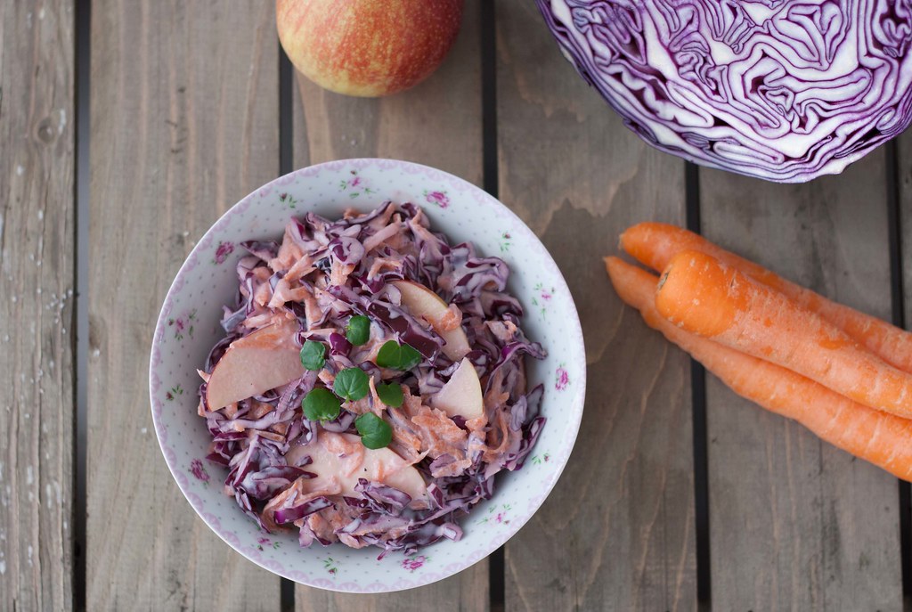Recipe for Homemade Coleslaw with Red Cabbage and Apples