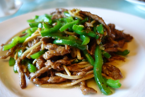 青椒牛肉. Shisen Hanten. Stir-fried beef sirloin with green pepper.