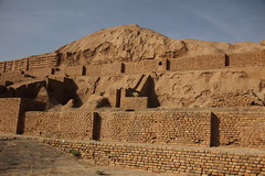 White Temple at Uruk
 
3200-3000 BCE, mud-brick temple upon ziggurat, ancient Mesopotamia