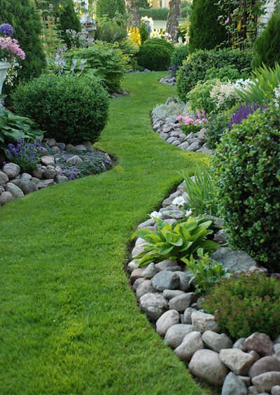 11 Impressive Garden Edging Ideas with Pebbles and Rocks