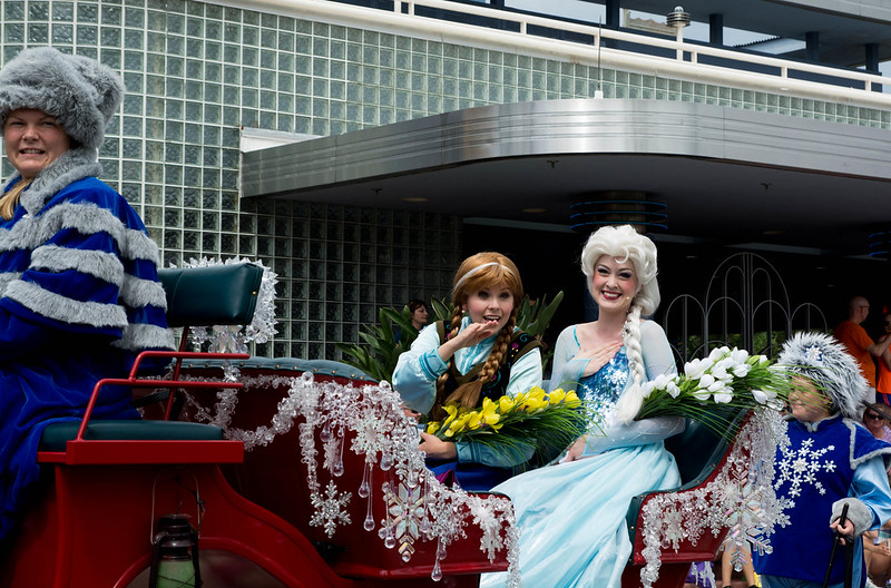 Elsa and Anna's Royal Welcome