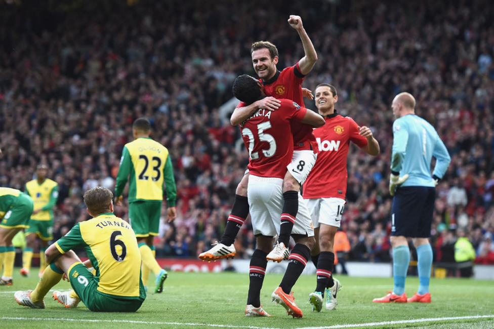 140426_ENG_Manchester_United_v_Norwich_City_4_0_ESP_Juan_Mata_celebrates