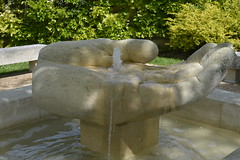 Fontaine dans la main - Photo of La Jemaye