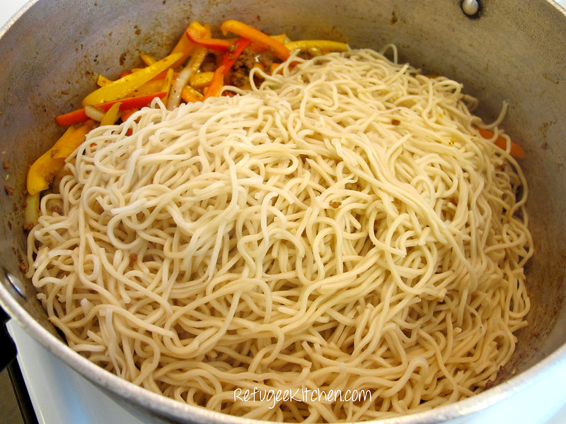 Mee Cha - Stir Fried Noodles w/ Turkey and Veggies