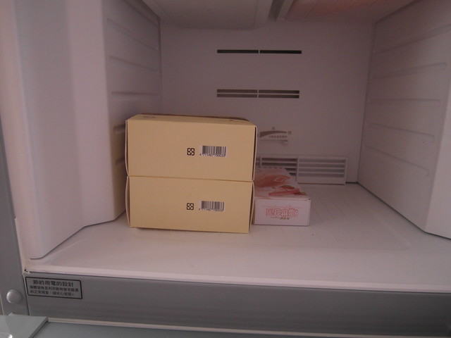 盒身設計非常用心，可以拆解成兩小盒，放在冰箱裡很好收納不零散也不佔空間@田記滴雞精