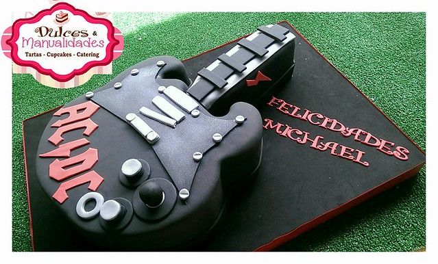 Guitar Cake by Dulces Manualidades