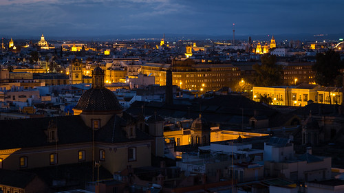 voyage city trip travel roof sunset summer yellow night jaune canon gold lights hotel sevilla spain streetlight europe flickr european cathedral couleurs or seville toit espagne nuit ville immeuble coucherdesoleil lampadaire ete lumieres cathedrale toits 2014 europeen 60d
