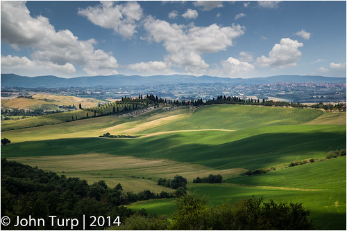 shadow italy clouds countryside shadows tuscany fields siena cretesenesi rollinghill