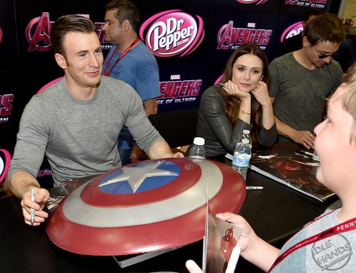 SDCC 2014 Marvel Avengers 2 Age of Ultron Signing