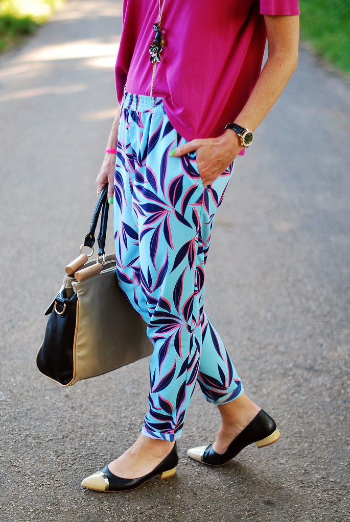 Palm print trousers and hot pink top #summer #style