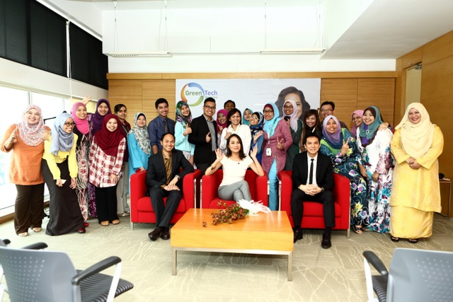 Mgtc Img 5 Maya Karin Being Welcomed On Board By The Staff Of Greentech Malaysia