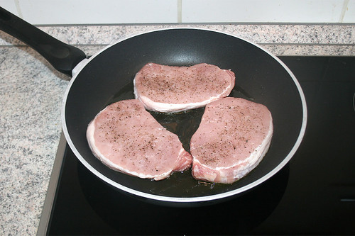 28 - Steaks in Pfanne geben / Put steaks in pan