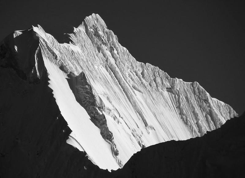 Yerupaja (6620m) from Paso Jurau. Cordillera Huayhuash.