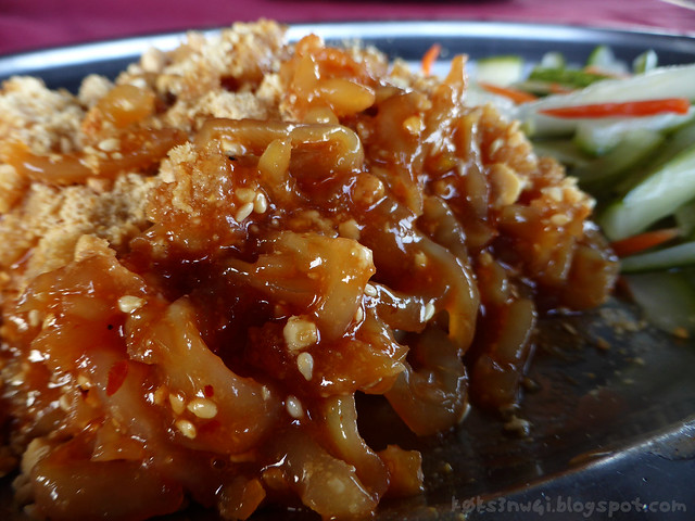 Santubong 32 Lim Hock Ann Seafood Restaurant Jellyfish with Sesame Seeds and Peanut Sprinkles